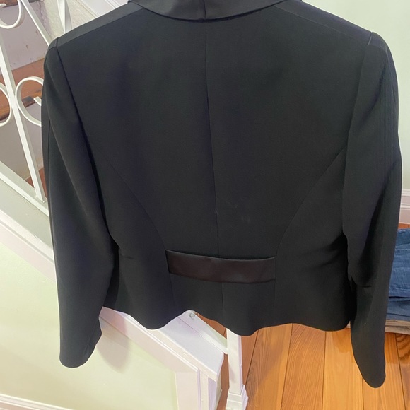 Detailed Albert Nipon blazer, black with beautiful vintage buttons! - Picture 6 of 6